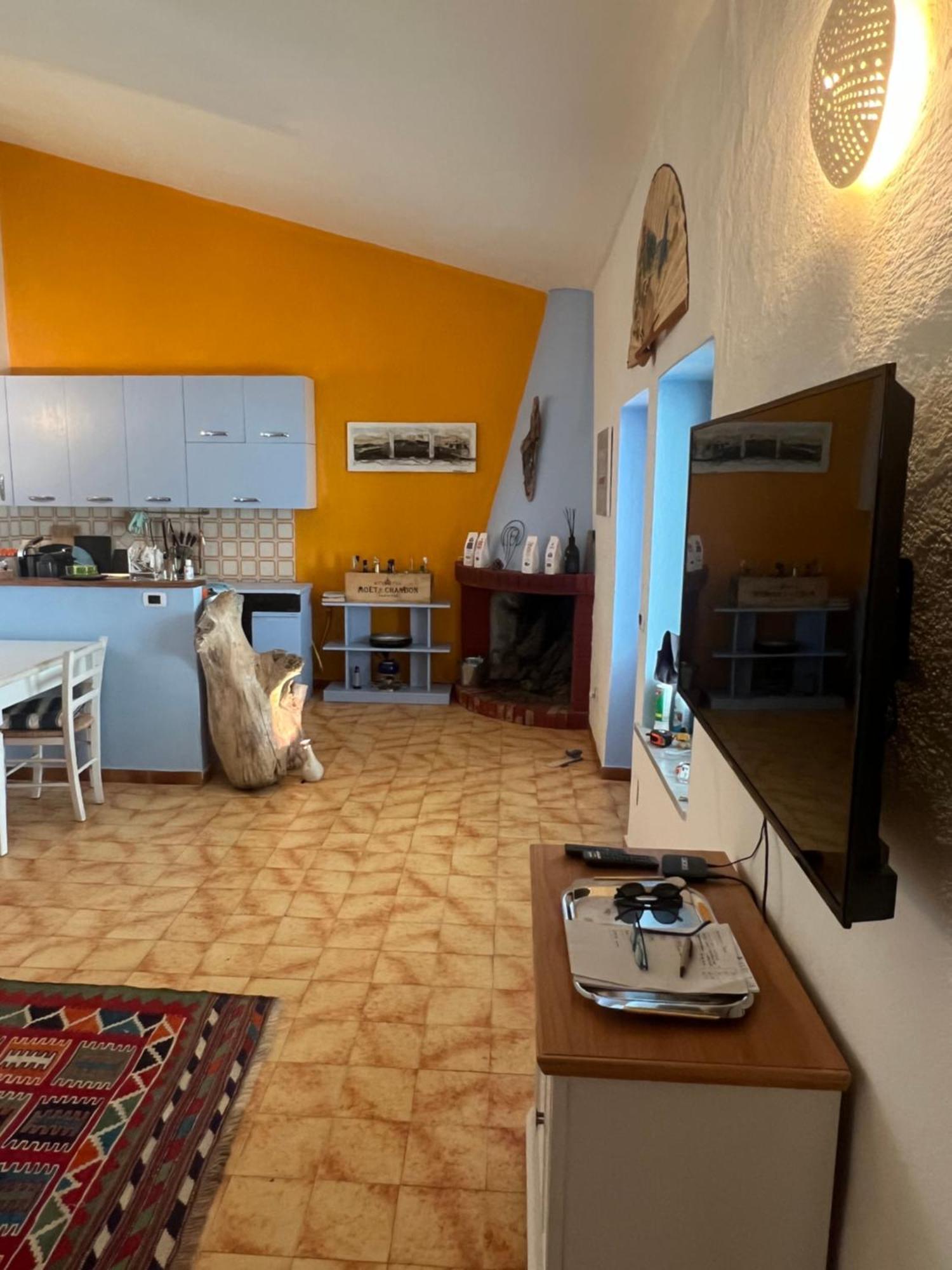 Lo Stazzo Di Wally Affittacamere Porto Pollo Esterno foto